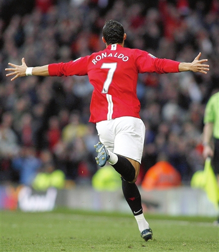 赢球即夺冠，巴萨加泰德比大名单：莱万领衔，伊尼戈停赛.